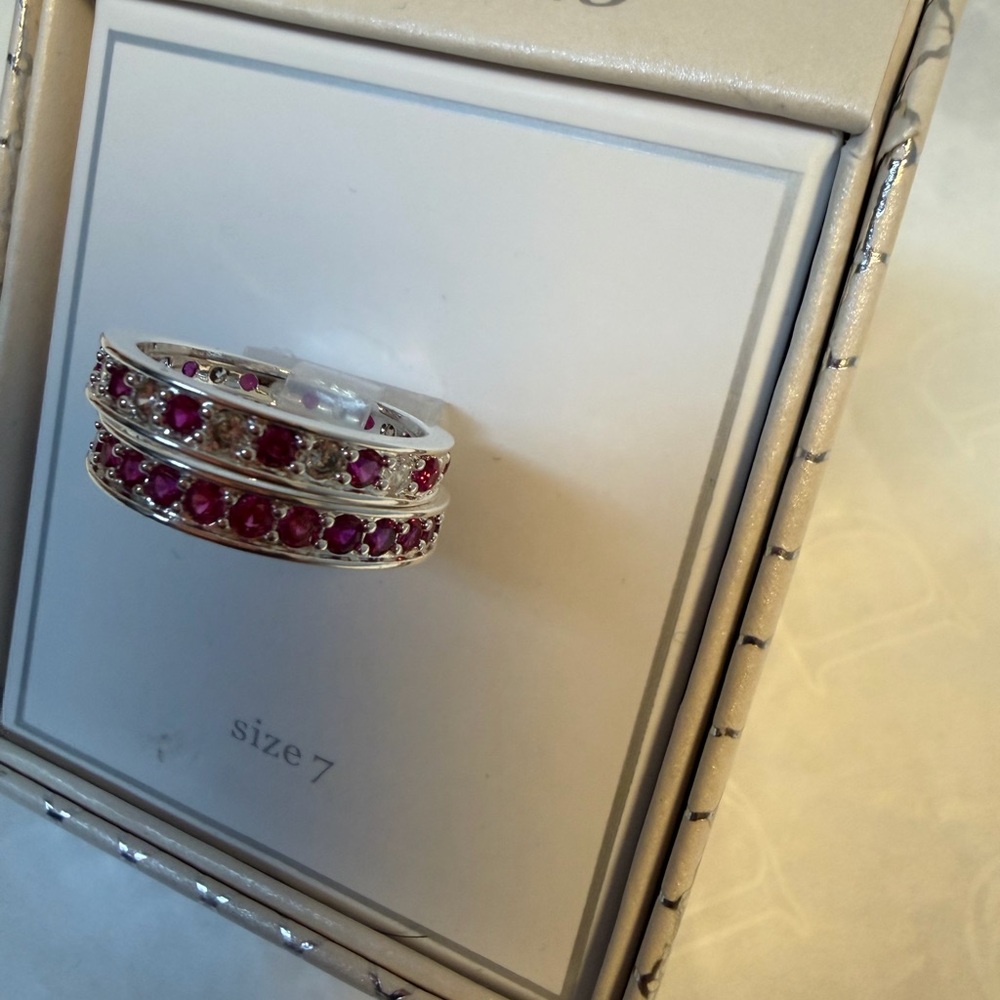 Elegant Silver and Pink Gemstone Ring